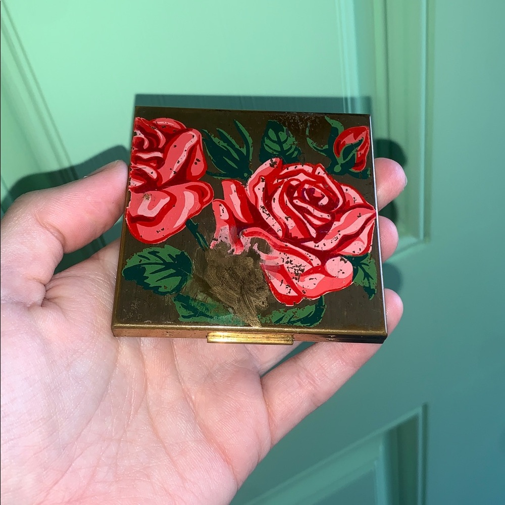 Vintage 1950’s Elgin American Powder Compact- Rose Pattern - Picture 7 of 9